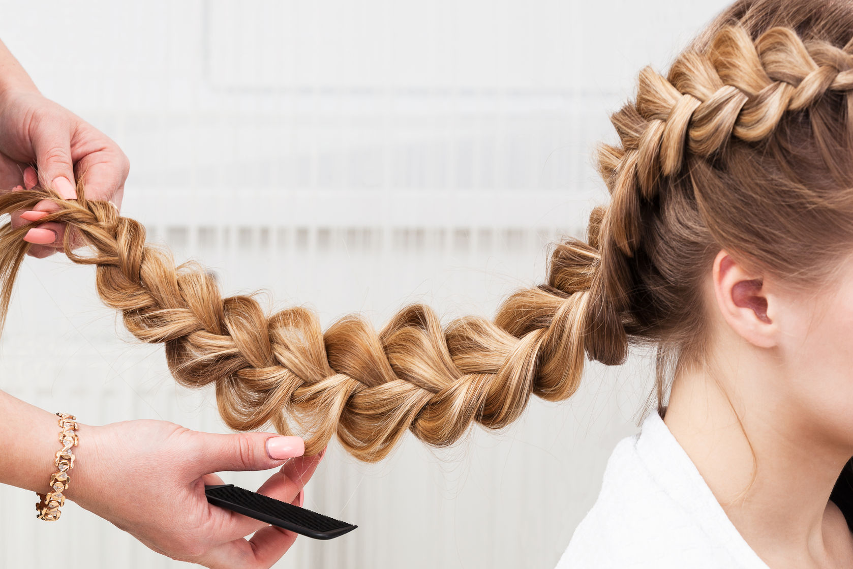 32620610 - weave braid girl in a hair salon